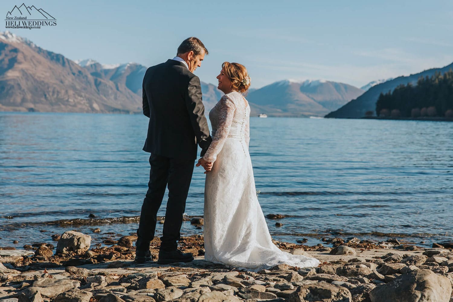 wedding by the lake in Queenstown