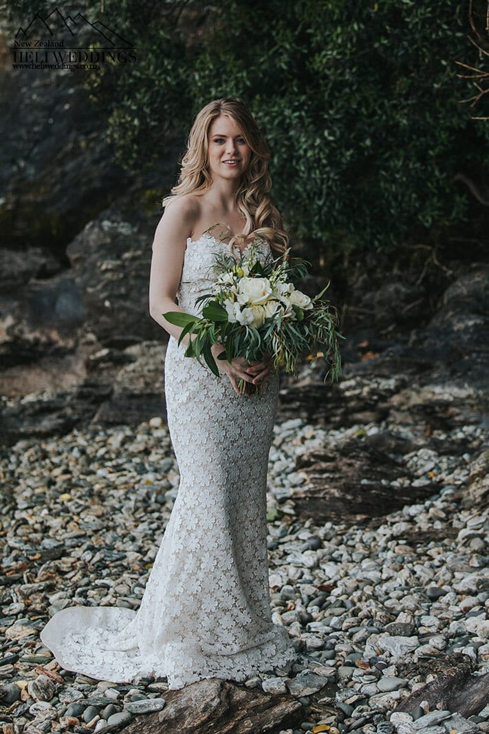 Stunning bride with flowers