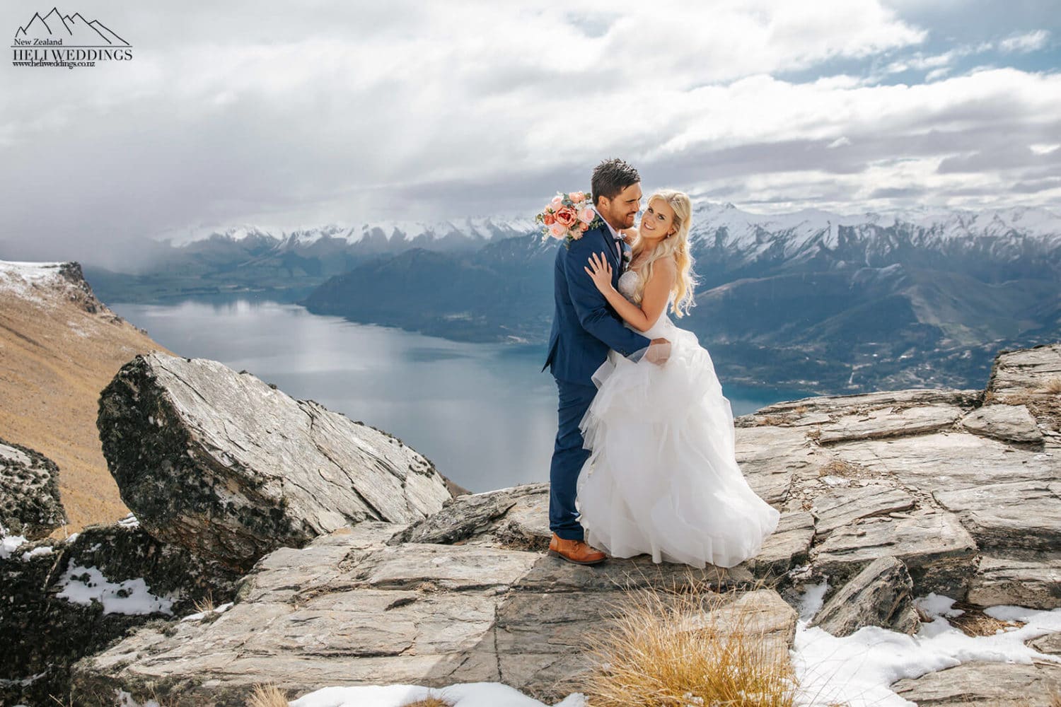 Mountain wedding in the snow above Queenstown
