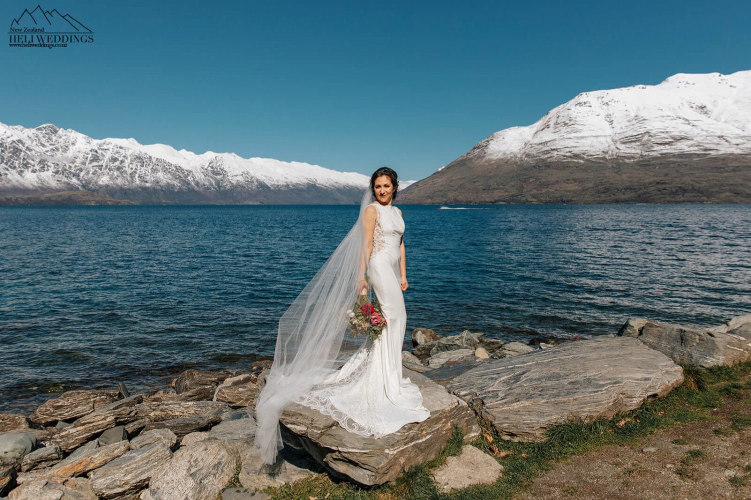 Wedding by the lake in Queenstown
