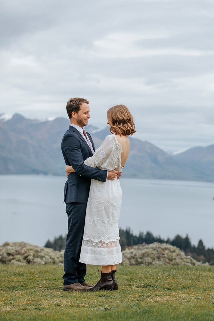 Spring Wedding in Queenstown with helicopter to Round Hill