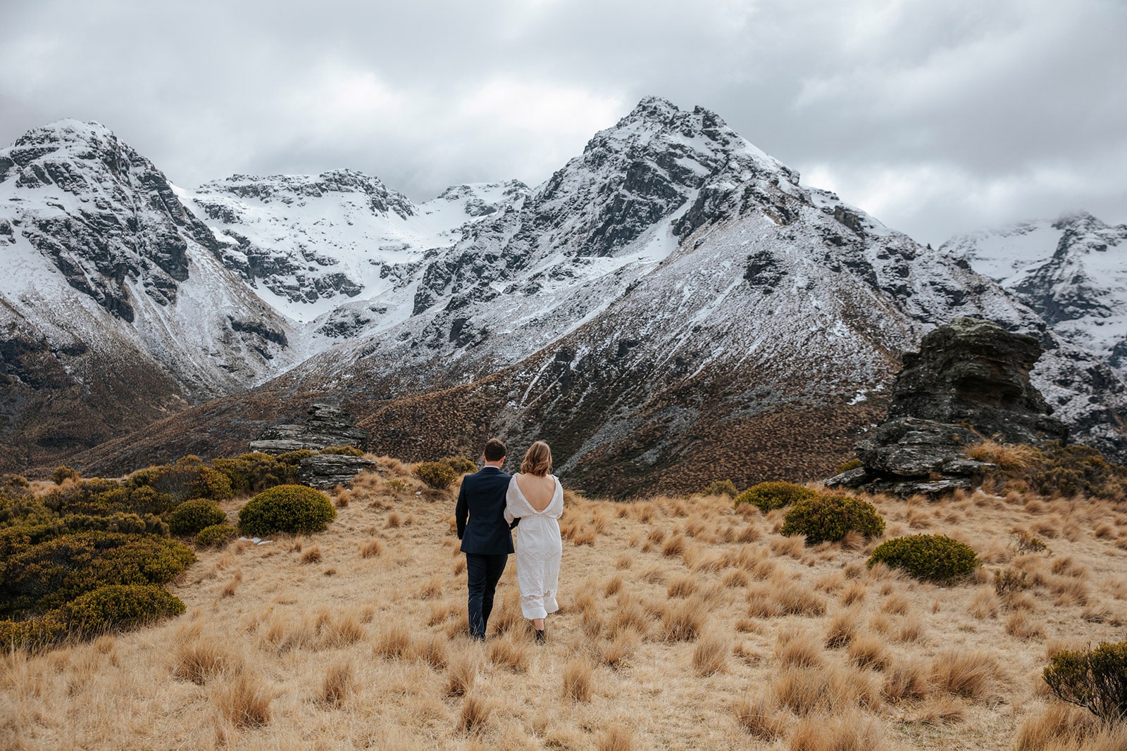 Spring Wedding in Queenstown with helicopter to Round Hill