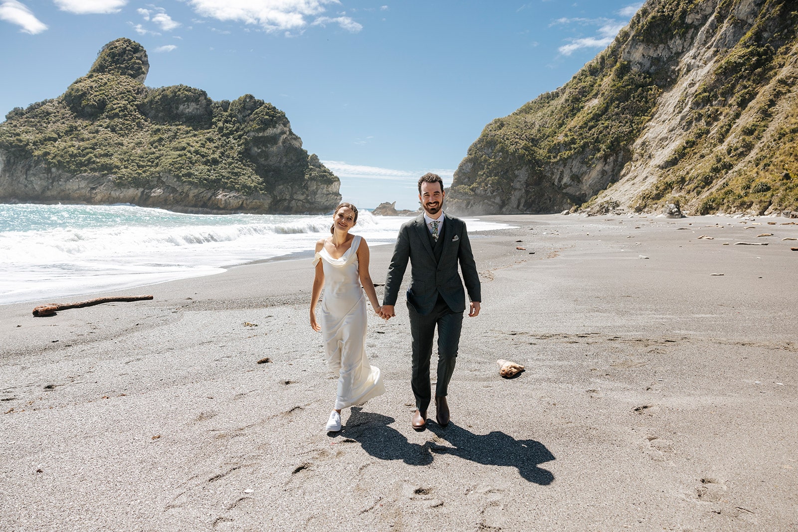 Beach Wedding in New Zealand with helicopter